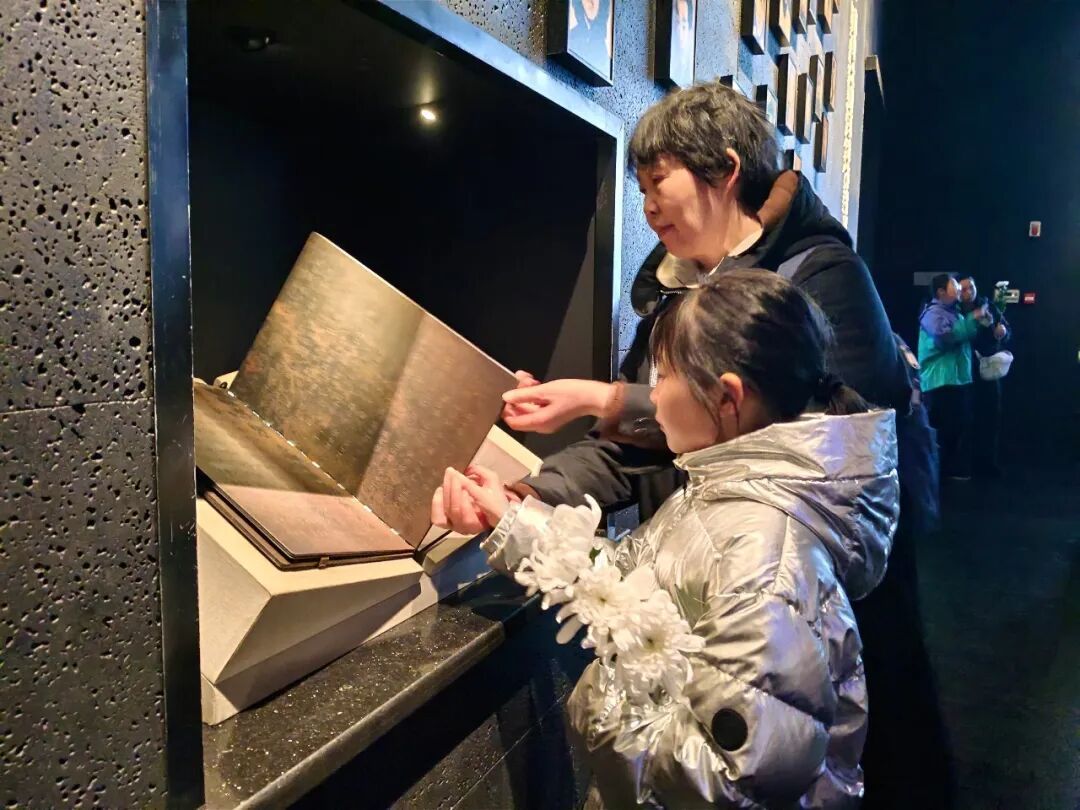 元旦假期,这个纪念馆外依旧排起长队 元旦假期,这个纪念馆外依旧排起长队