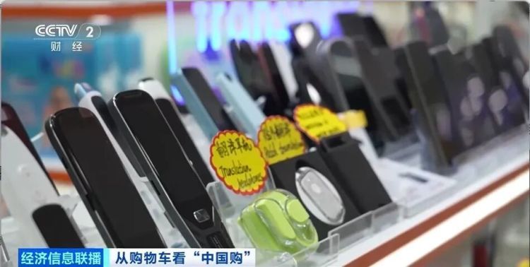 火爆!外国游客涌入,疯狂“扫货”!直呼“太划算了” 火爆!外国游客涌入,疯狂“扫货”!直呼“太划算了”