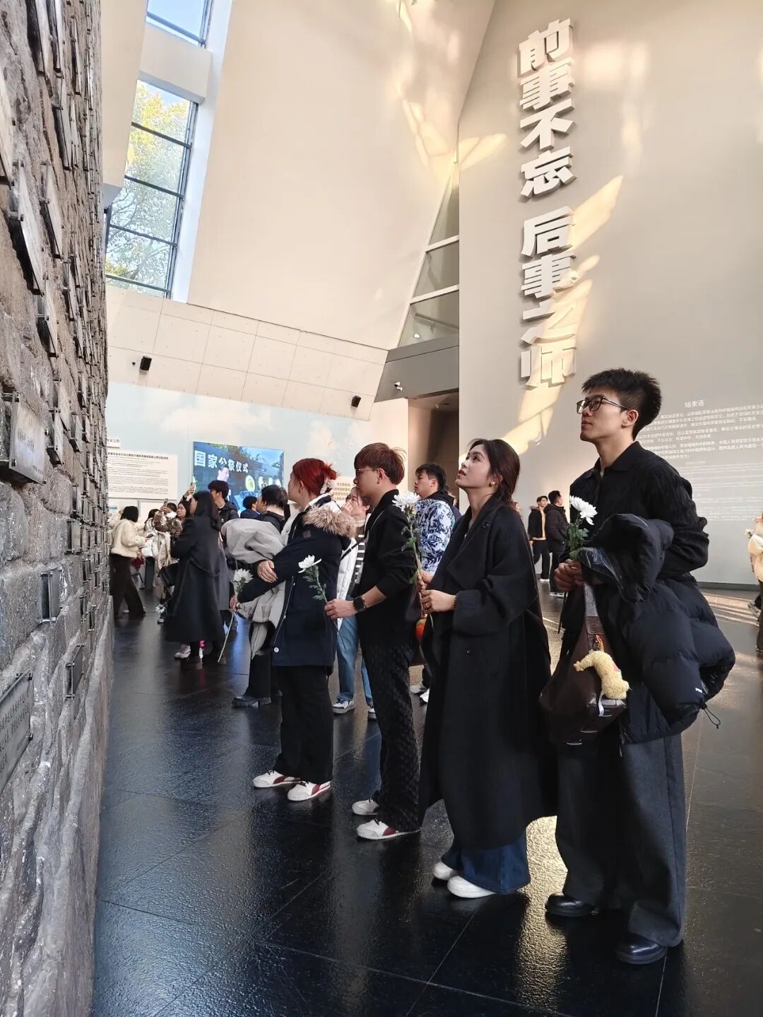 元旦假期,这个纪念馆外依旧排起长队 元旦假期,这个纪念馆外依旧排起长队