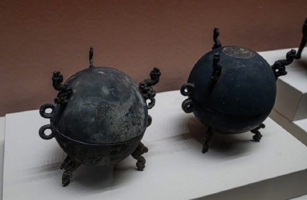 绵阳市博物馆展出战国青铜器刻“李世民”?馆方回应:系文物流转中被刻字 绵阳市博物馆展出战国青铜器刻“李世民”?馆方回应:系文物流转中被刻字