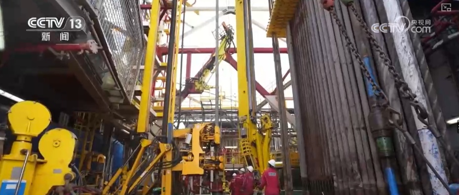 能源→交通→民生 建设者以马不停蹄的干劲刷新重大工程“进度条” 能源→交通→民生 建设者以马不停蹄的干劲刷新重大工程“进度条”