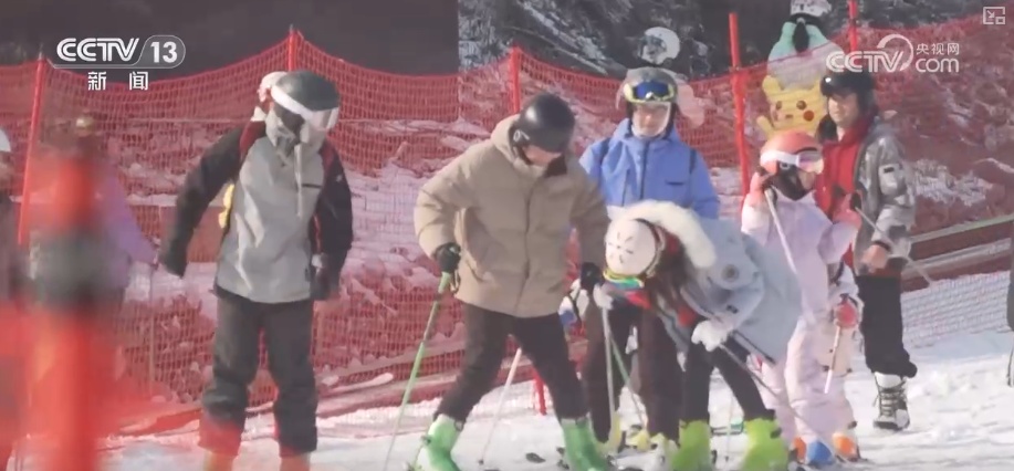 “真金白银”惠民叠加多彩冰雪“盛宴” 助推“冷资源”乘势而上掀起消费新热潮 “真金白银”惠民叠加多彩冰雪“盛宴” 助推“冷资源”乘势而上掀起消费新热潮