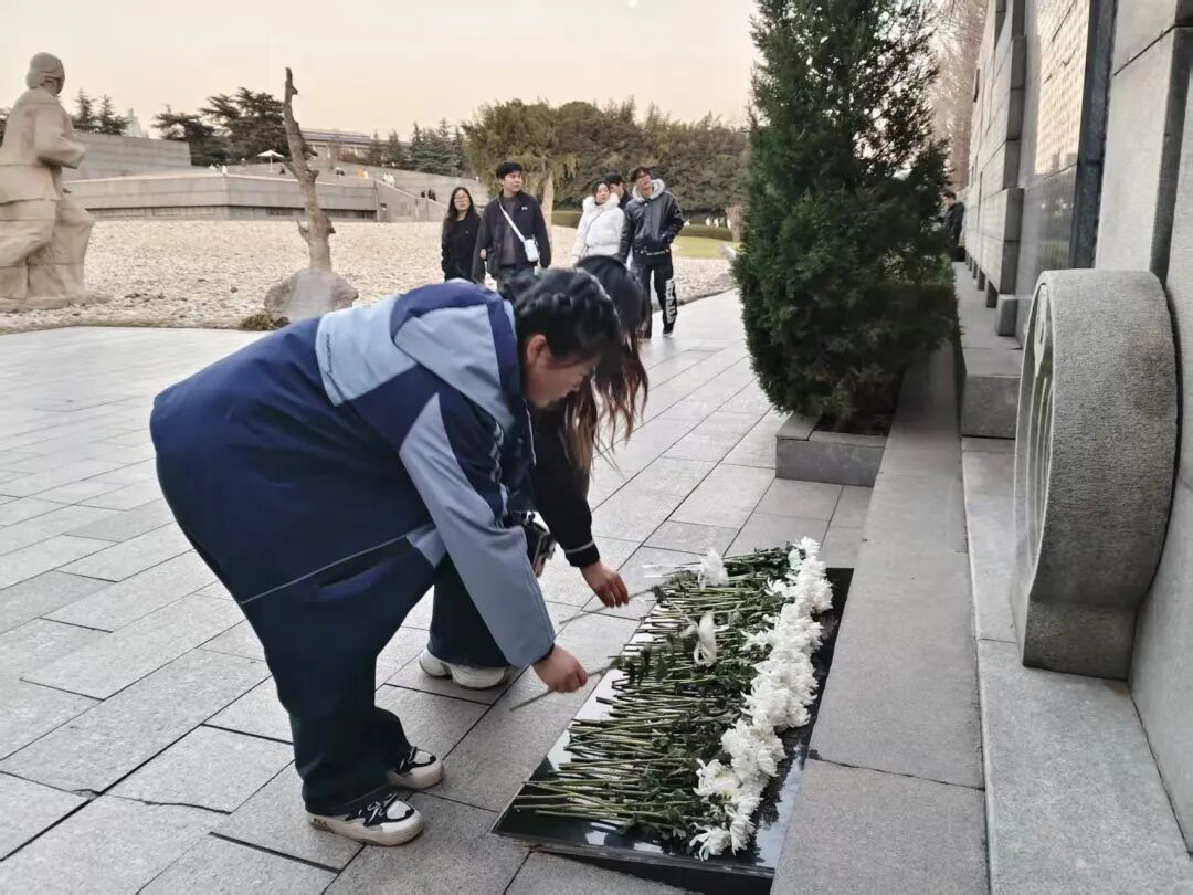 元旦假期,这个纪念馆外依旧排起长队 元旦假期,这个纪念馆外依旧排起长队