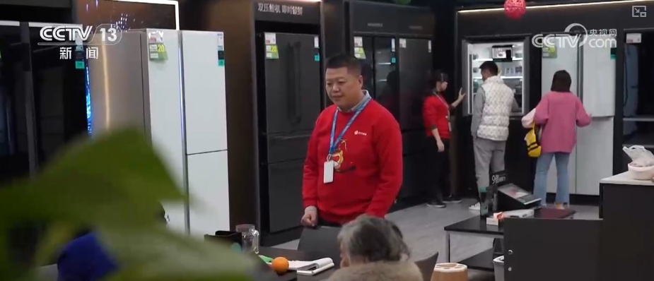 “政策补贴+品牌联动+服务创新”惠及百姓乐享“焕”新 政策红利精准激活消费活力 “政策补贴+品牌联动+服务创新”惠及百姓乐享“焕”新 政策红利精准激活消费活力