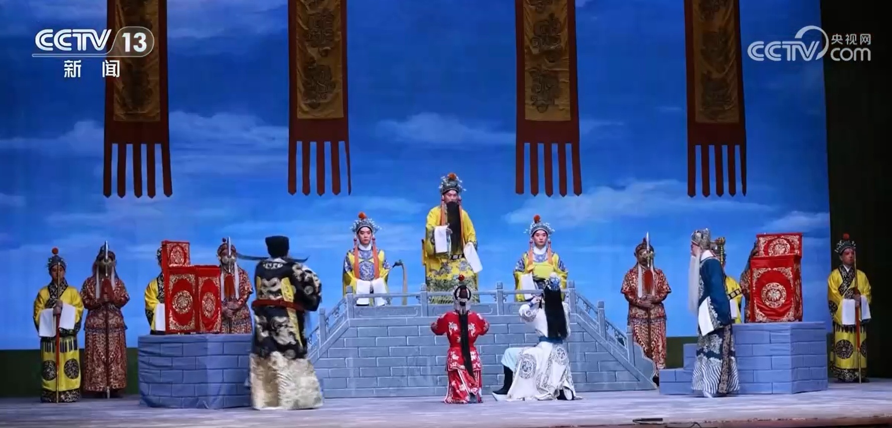 京剧演出一票难求 年轻观众成主力 折射传统文化美丽魅力与文化自信