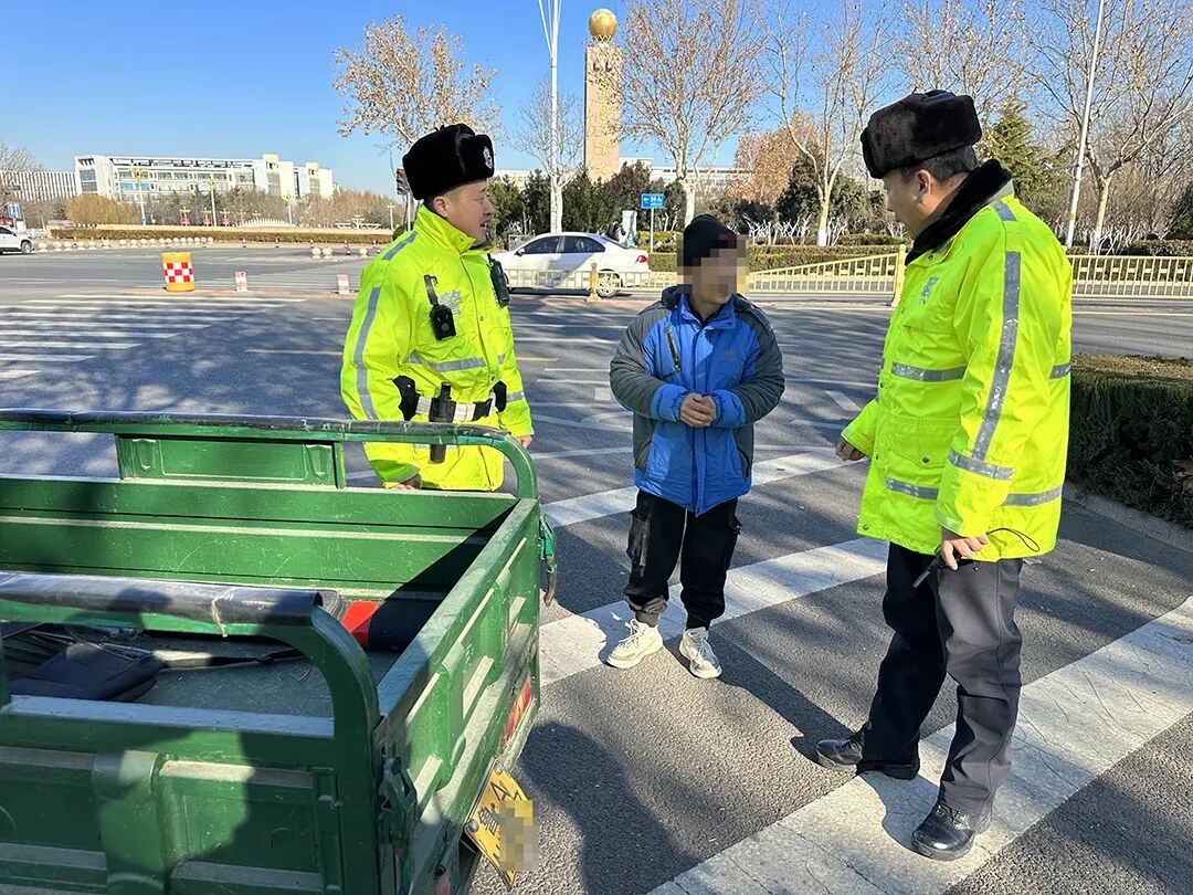 “鞋都跑飞了……” 男子酒驾被查 “鞋都跑飞了……” 男子酒驾被查