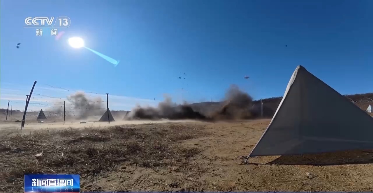 步兵突击、无人协同 直击陆军多课目实战化融合训练现场