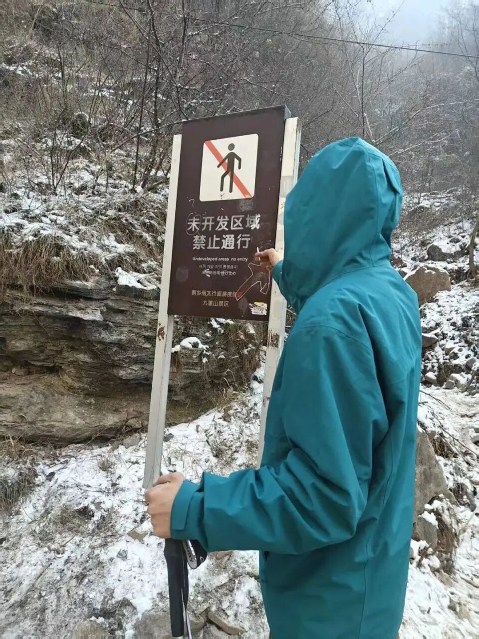 26岁男子当场遇难！有人目睹全过程：现场一片混乱，许多人都报了警……