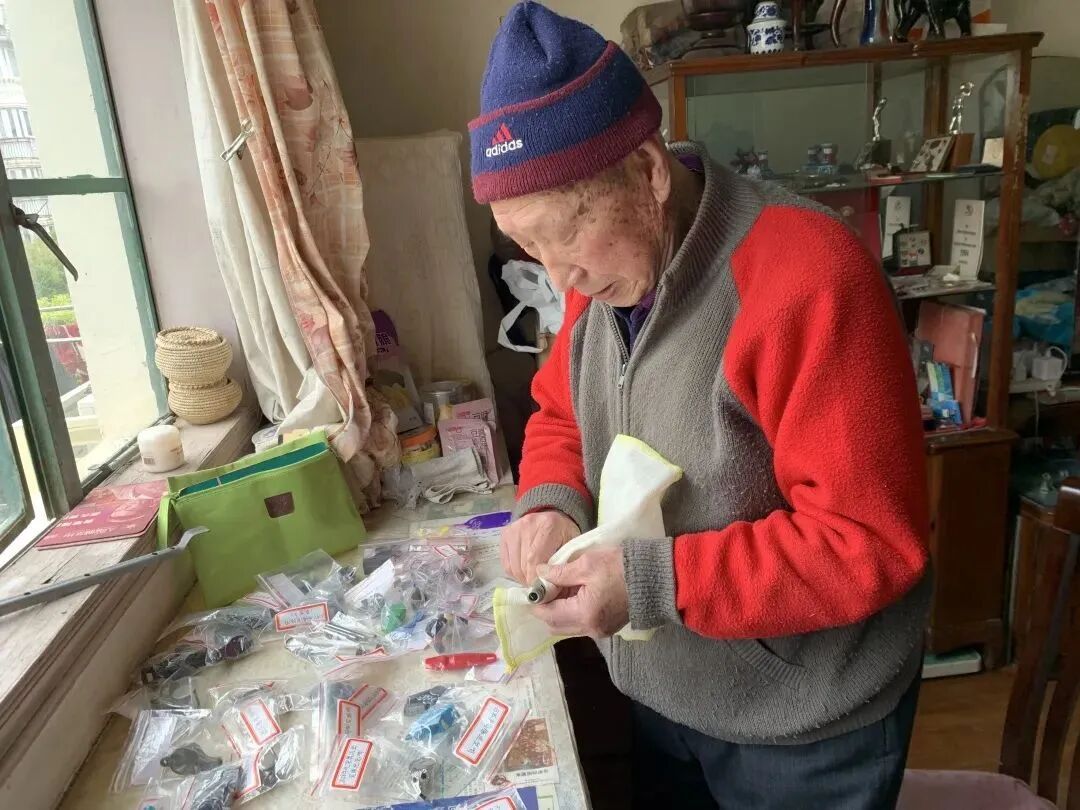 上海足坛泰斗逝世！为国家培养大批人才，被誉为中国第一金哨！遗体已无偿捐献