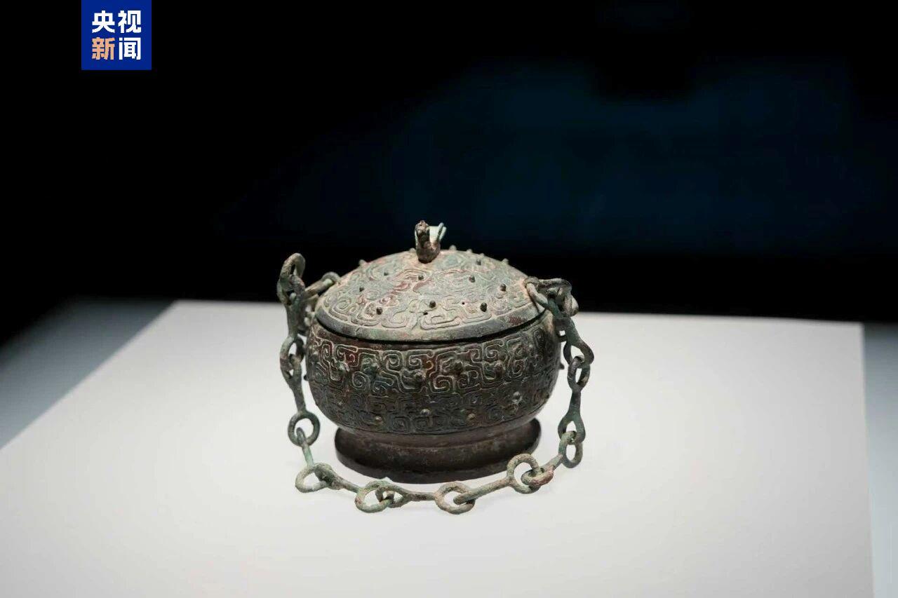 2500多年前的时尚穿搭，离不开这个“链条包”