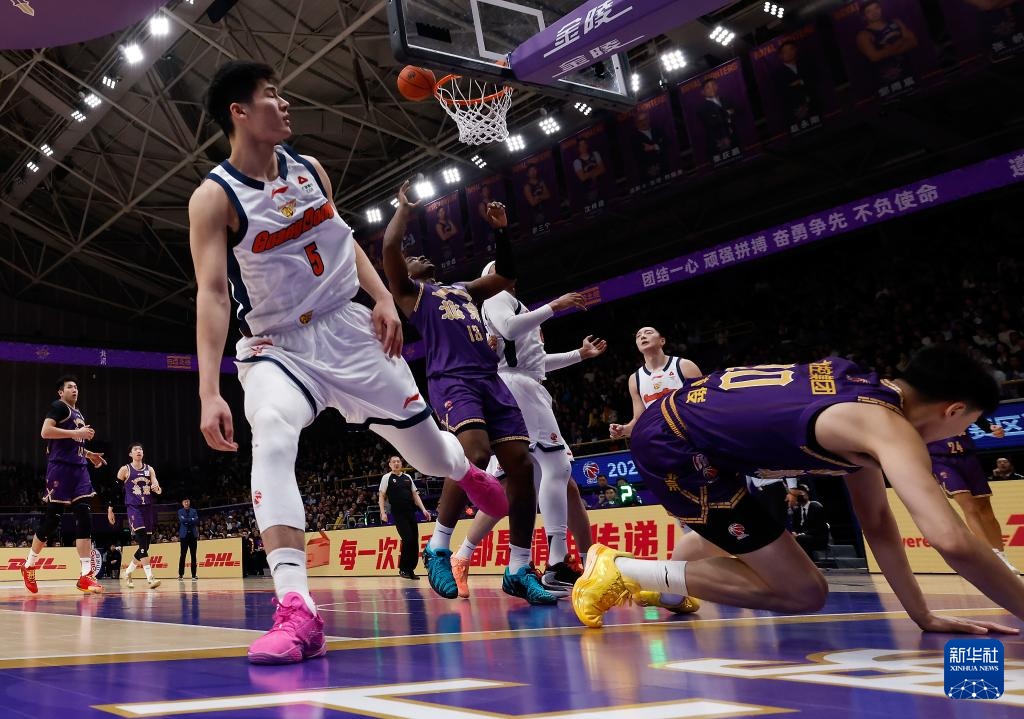 CBA常规赛：北京控股队不敌广东东阳光队