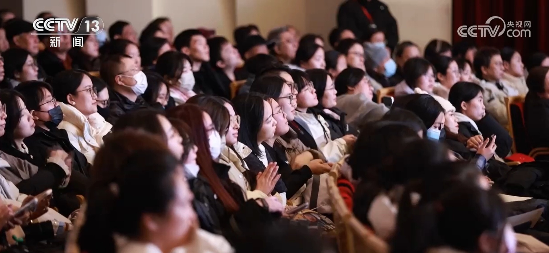 京剧演出一票难求 年轻观众成主力 折射传统文化美丽魅力与文化自信