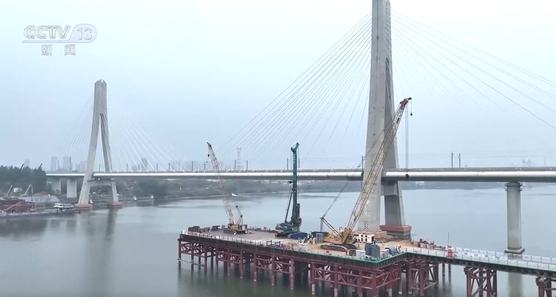 42.55亿人次 40.66亿吨 9015亿元 从数据看2025年铁路交出亮眼成绩单