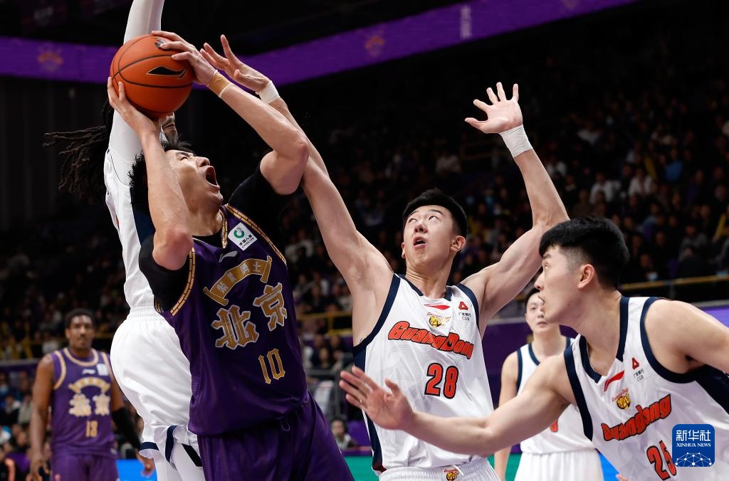 CBA常规赛：北京控股队不敌广东东阳光队
