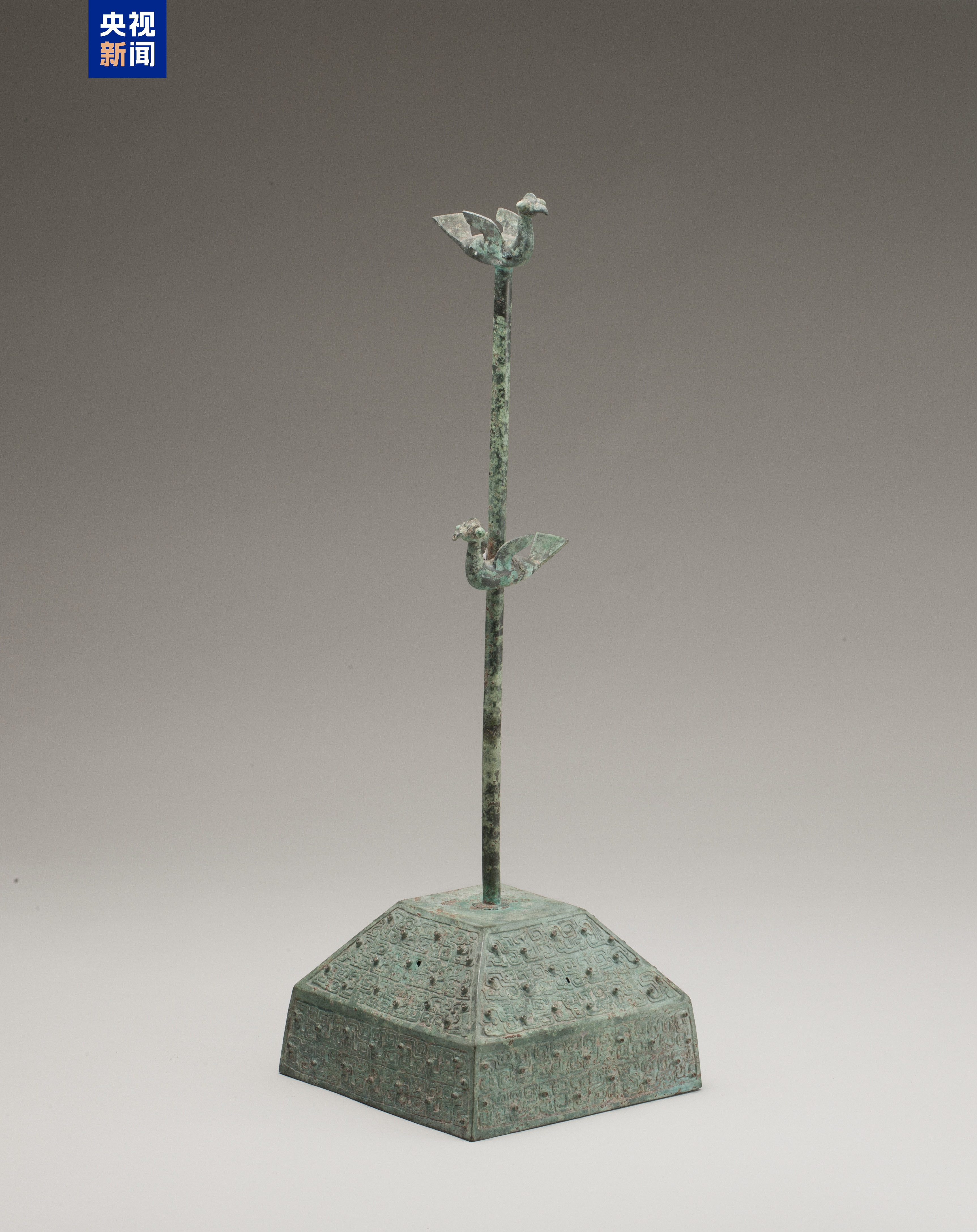 2500多年前的时尚穿搭，离不开这个“链条包”