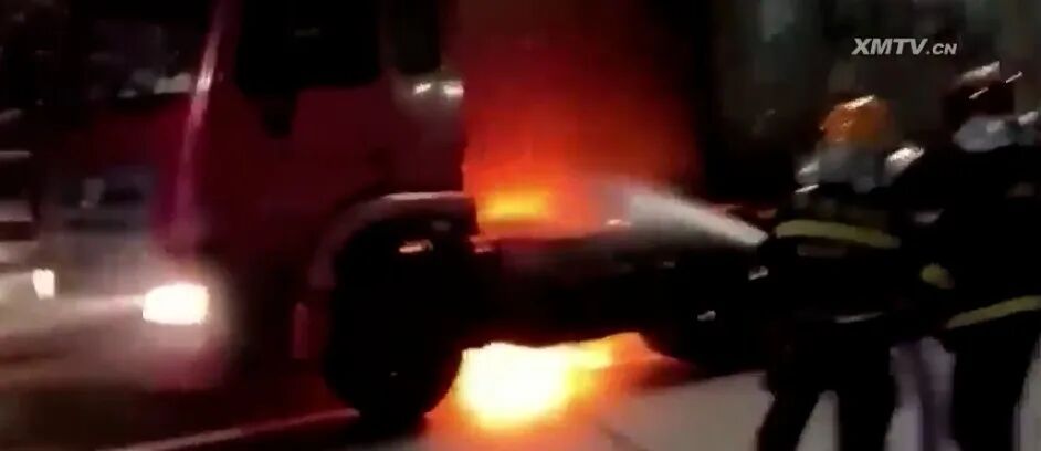 厦门翔安大桥一车辆起火！