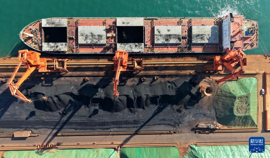 山东港口青岛港：电煤接卸 能源保供