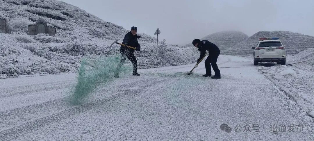 云南多地迎来2026年首场降雪! 云南多地迎来2026年首场降雪!
