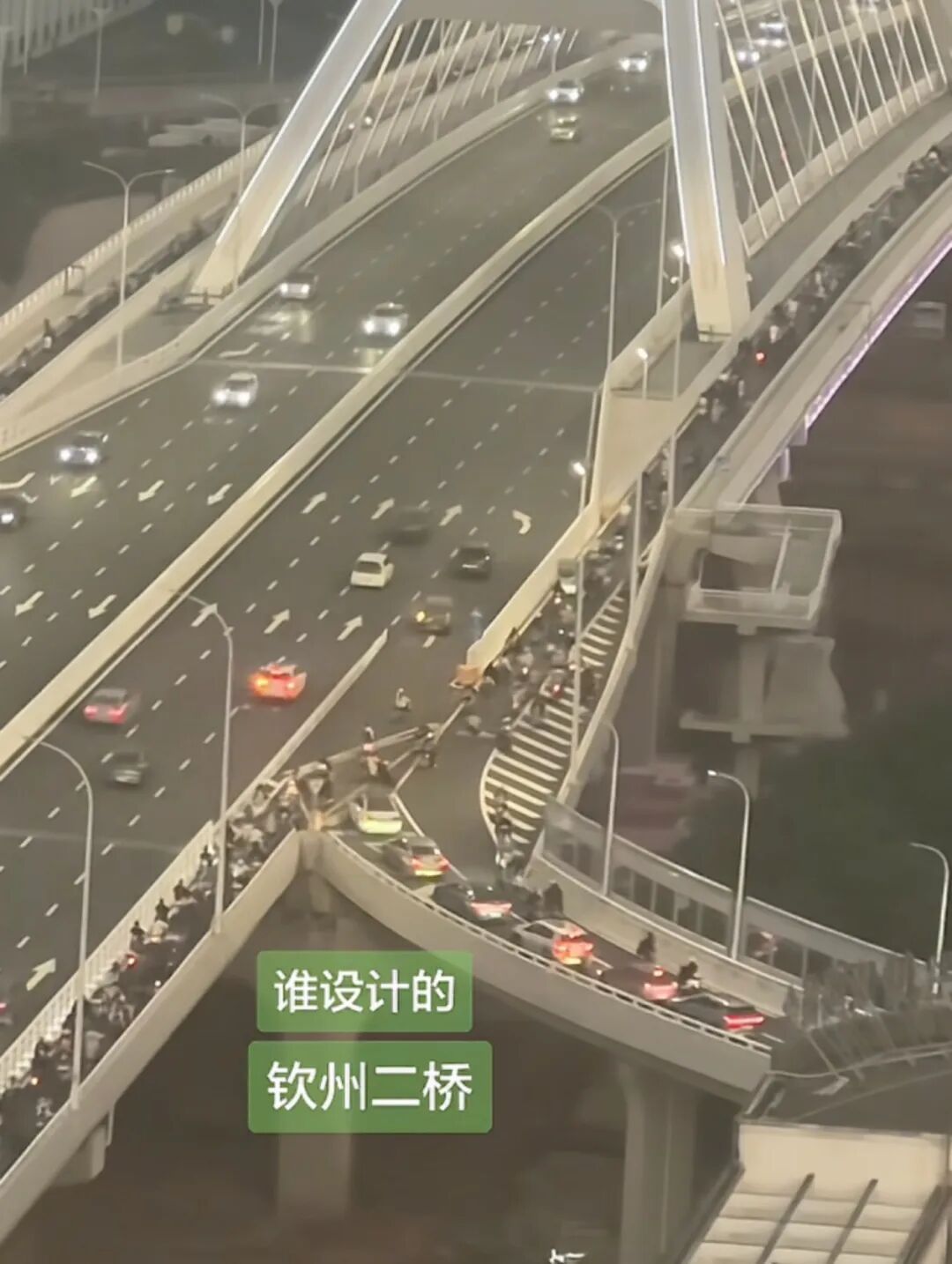 广西钦州永福大桥刚建成通车就堵车？市民吐槽“设计不合理”，当地回应