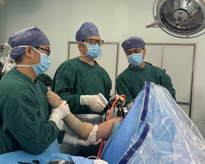 小伙猛发力后“啪”一声，进了手术室！这游戏很多人爱玩，医生提醒