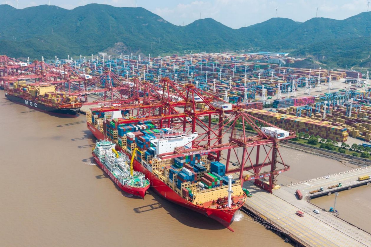 宁波舟山港2025年货物吞吐量突破14亿吨 连续17年全球第一