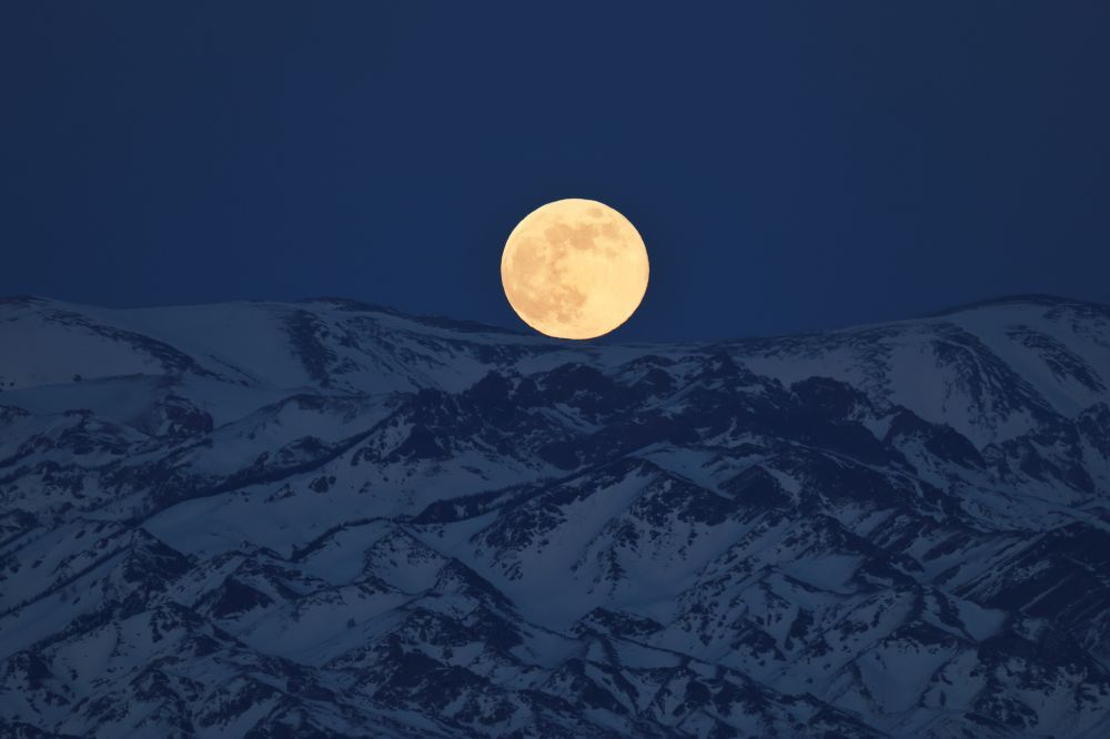 2026“星空剧场”拉开帷幕：超级月亮与流星雨共绘新年“浪漫”夜