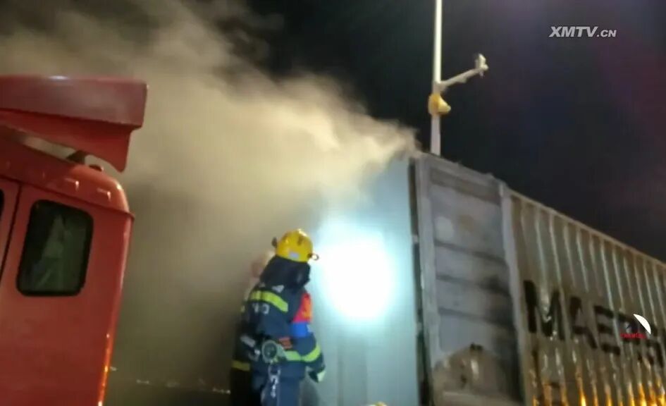 厦门翔安大桥一车辆起火！