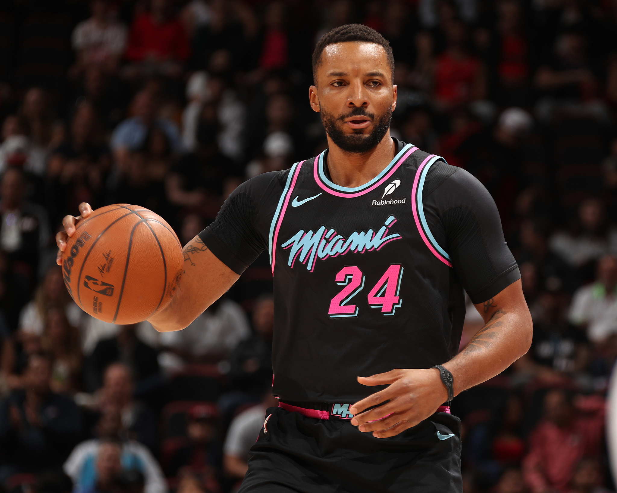 鲍威尔34分墨菲27+8 热火主场送鹈鹕七连败