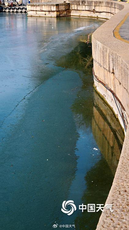 小寒不寒 北京颐和园湖水尚未冻实