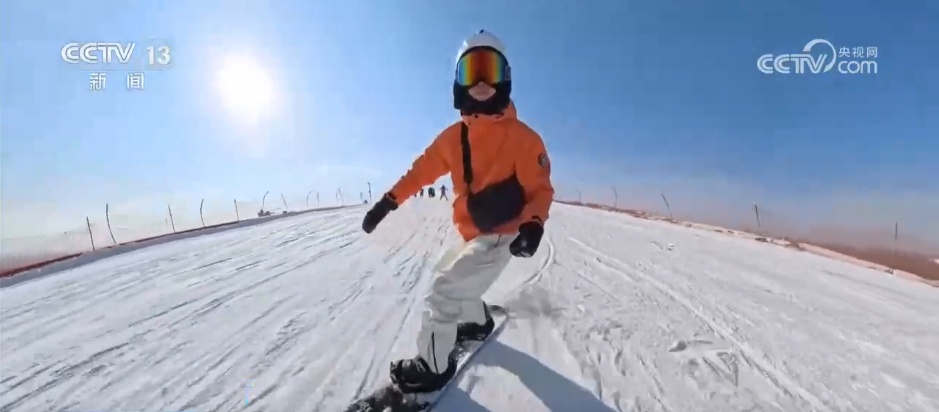 “冰雪+”多元场景点燃冬日消费热情 “冷资源”撬动文旅“热经济”