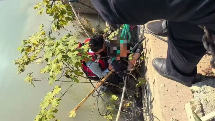 睡衣男掉入台州一河中!救人者:就一个感觉,当时是真冷啊! 睡衣男掉入台州一河中!救人者:就一个感觉,当时是真冷啊!