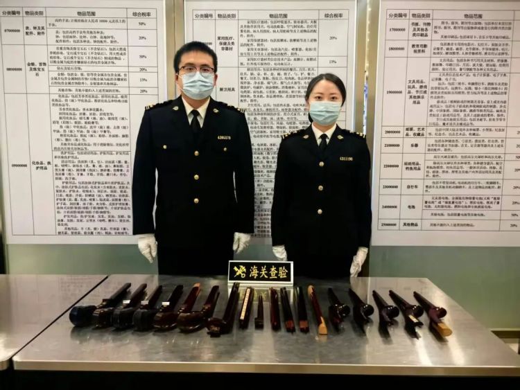 济南机场海关在口岸旅检渠道查获旅客违规携带进境的濒危紫檀木18件 济南机场海关在口岸旅检渠道查获旅客违规携带进境的濒危紫檀木18件