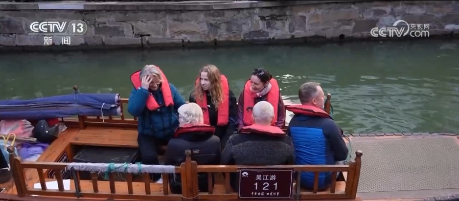 冰雪狂欢、古镇漫游……外国游客解锁中国游新玩法 新年入境游迎“开门红”