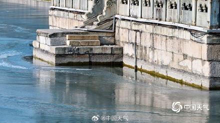 小寒不寒 北京颐和园湖水尚未冻实