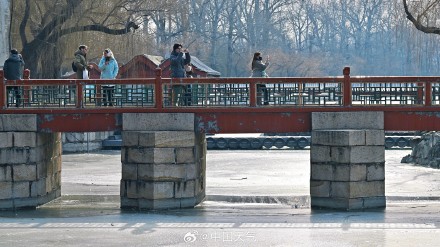 小寒不寒 北京颐和园湖水尚未冻实