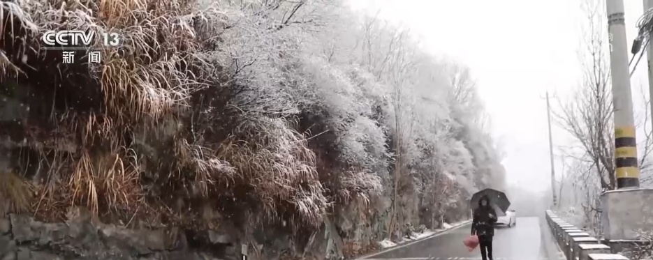 多地出现降温降雪天气 多部门奋战一线保通保畅守护出行平安