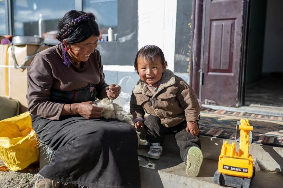 “我们家8口人,分了210平方米。” “我们家8口人,分了210平方米。”