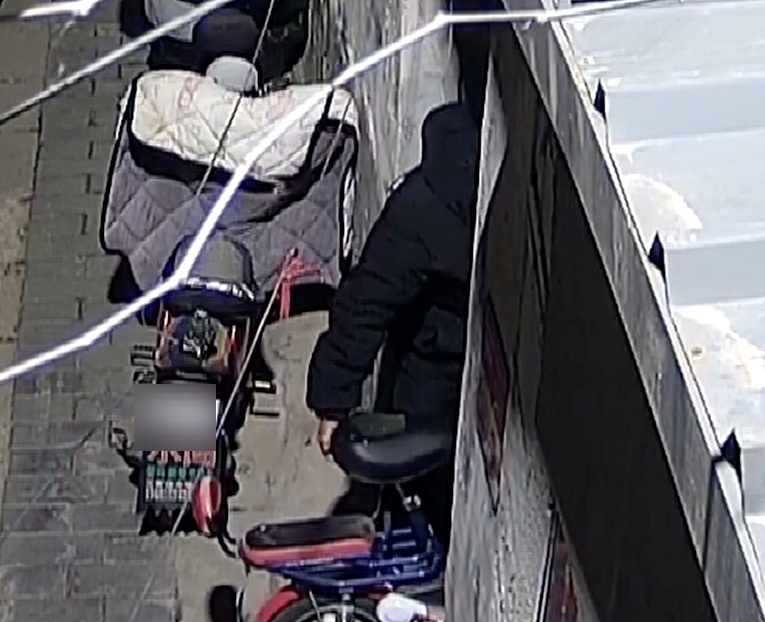 北京一男子将人撞骨折后逃逸，事后称没时间报警：“怕她耽误我事”