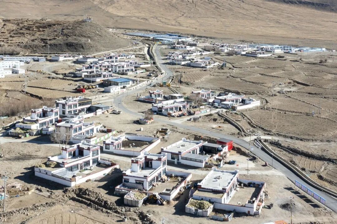 “我们家8口人,分了210平方米。” “我们家8口人,分了210平方米。”