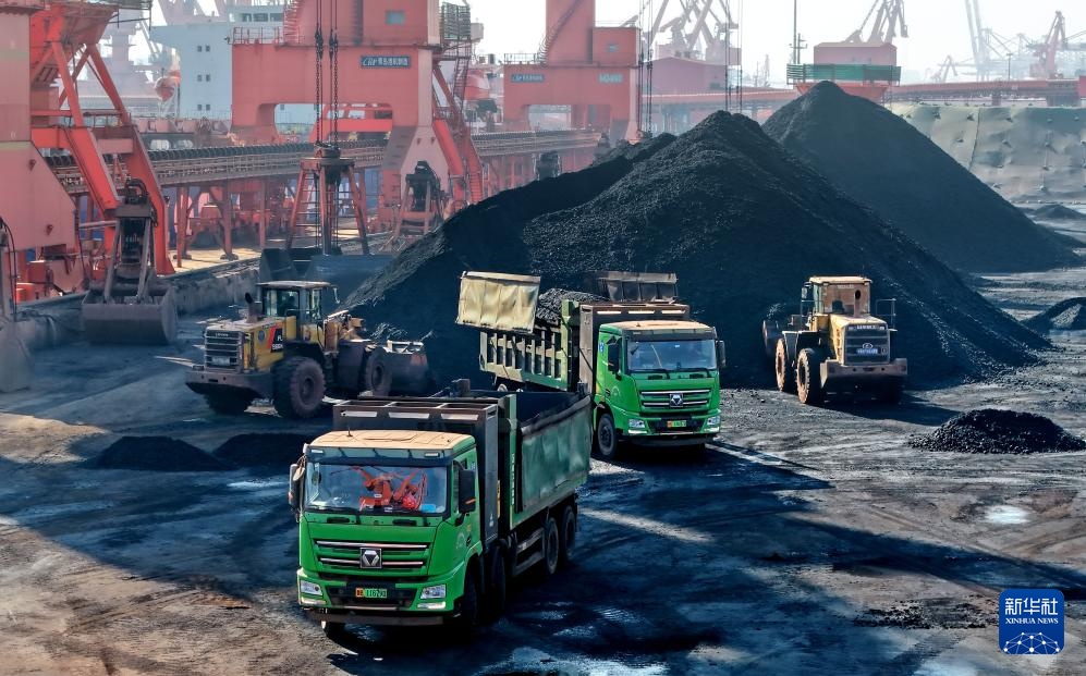 山东港口青岛港：电煤接卸 能源保供