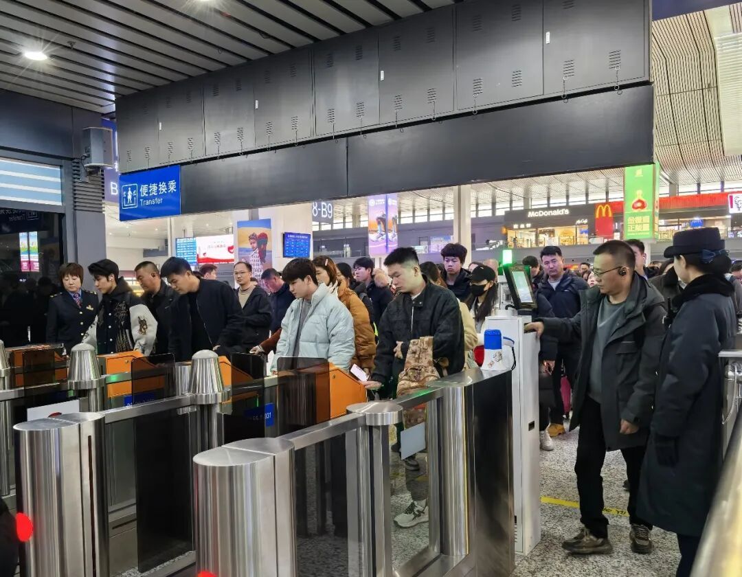 兰州铁路局圆满完成元旦假期运输任务