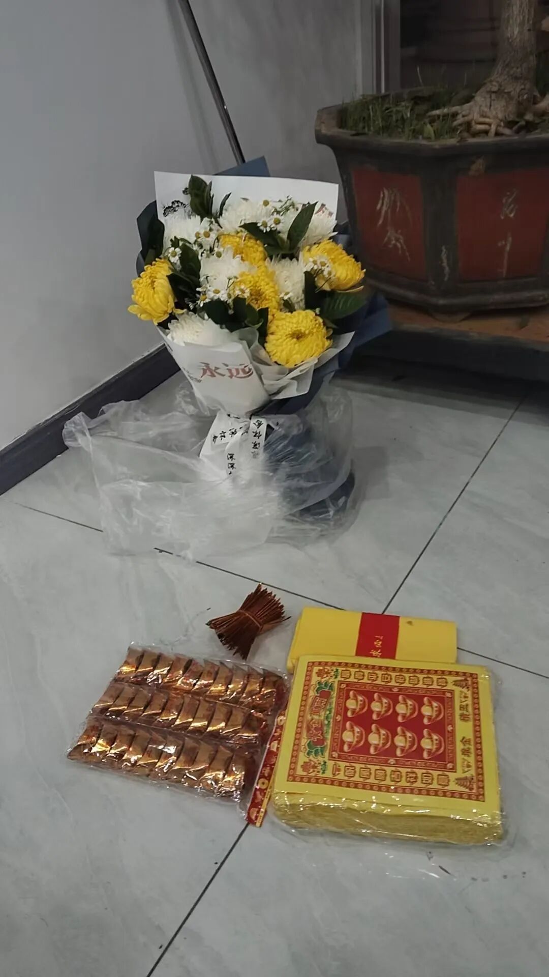 开业吉日竟收到祭奠花束，警方揪出恶意寄件人！