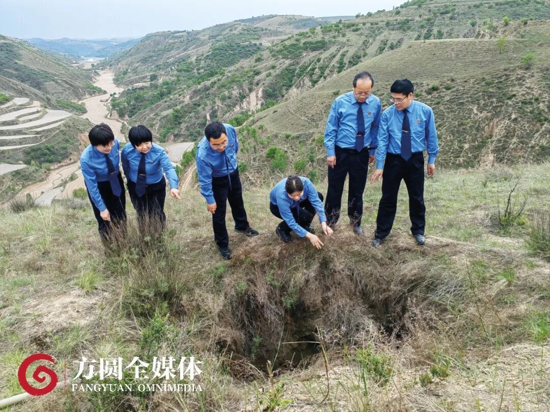 9名盗墓贼挖3件青铜器卖了2000万，9年后，手机中的几张照片让他们暴露了