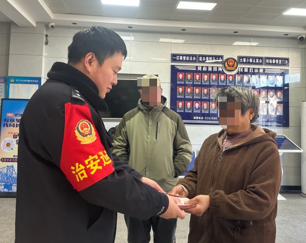 出租车乘客竟是诈骗帮凶，民警果断出击，将犯罪嫌疑人洪某成功抓获