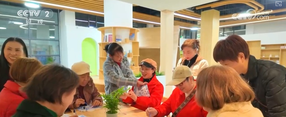 多视角感知银发消费热力轨迹 “数”看银发经济万亿级大市场加速向新