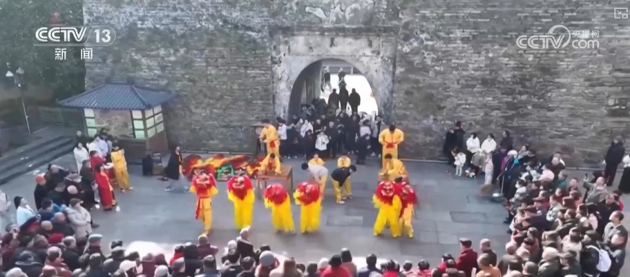 “新意+暖意”催热“年经济”新热力 “新花样”频出点燃消费“热引擎”