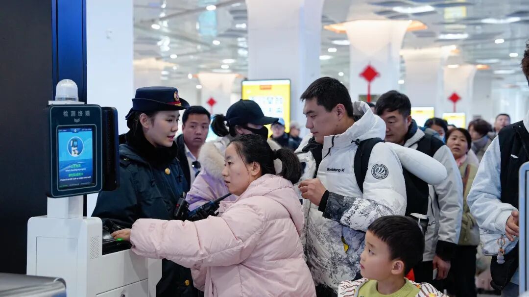 兰州铁路局圆满完成元旦假期运输任务