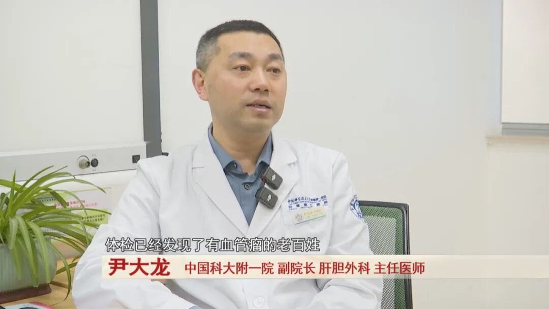 吓人！肚子痛忍忍就过？他拖到腹腔长出7斤“巨瘤”，医生6小时惊险“拆弹”