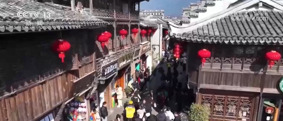 “新意+暖意”催热“年经济”新热力 “新花样”频出点燃消费“热引擎”