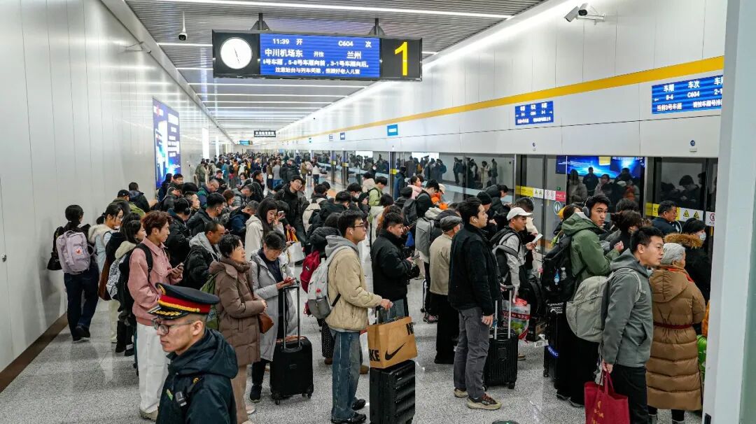 兰州铁路局圆满完成元旦假期运输任务